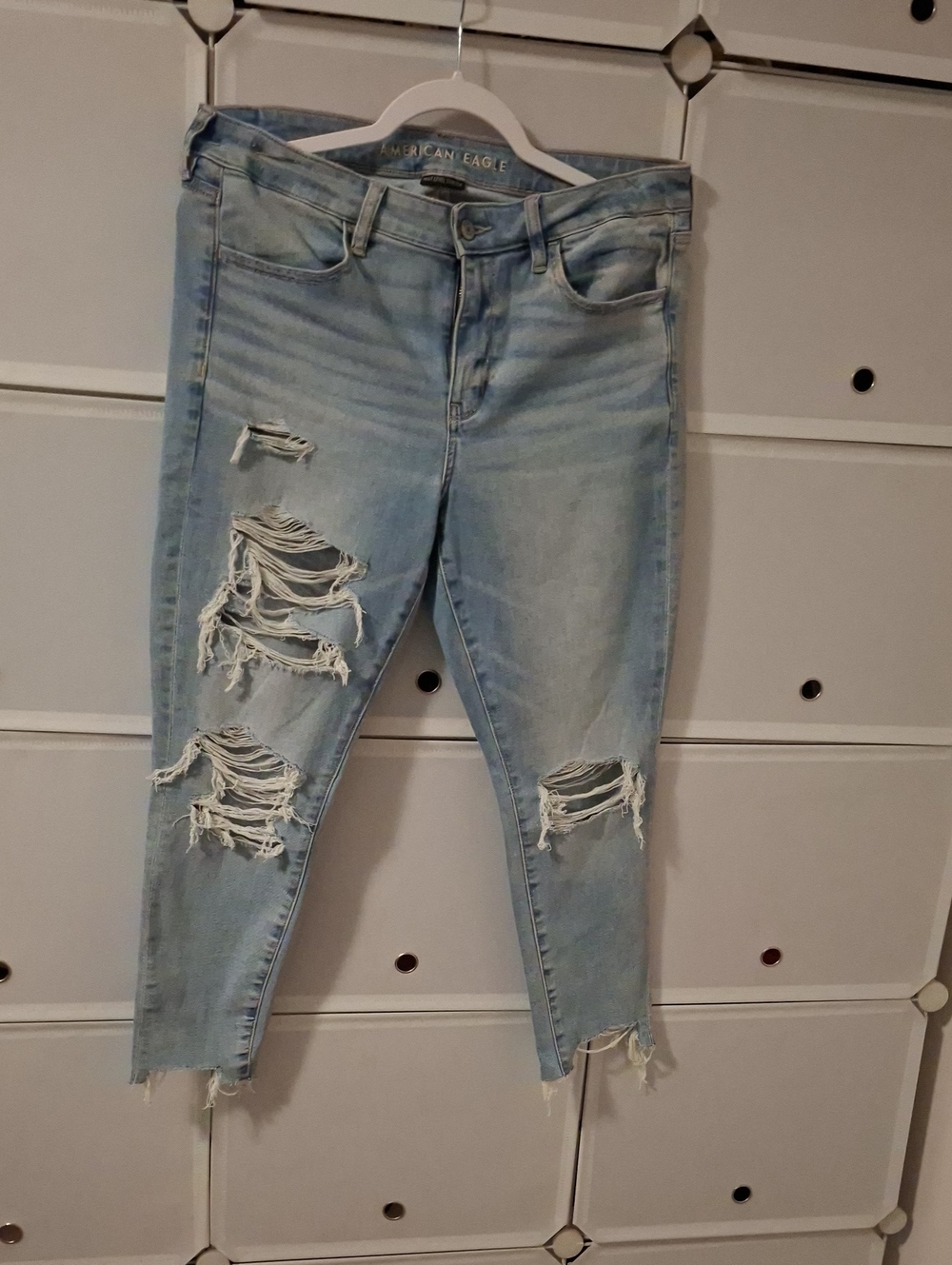 American Eagle Outfitters Light Blue Distressed Cropped Jeans